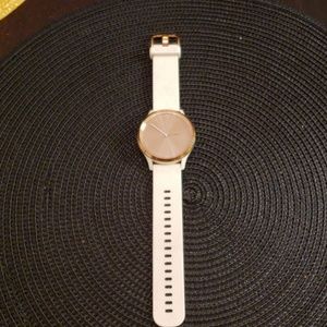 Rose gold Garmin vivomove hr